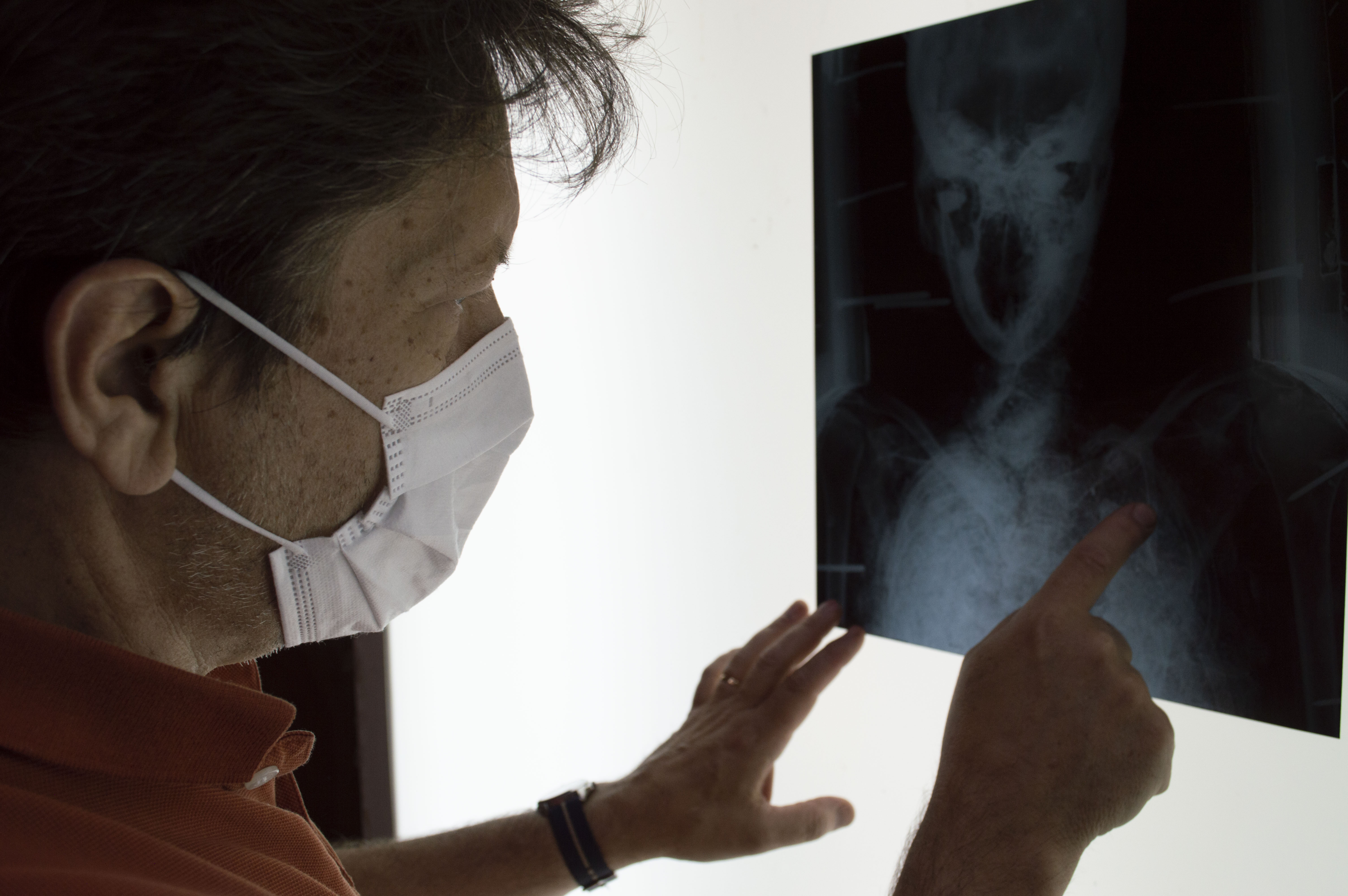 Séance de radiographie de la momie Setjaïmengaou ©C2RMF/V. Fournier