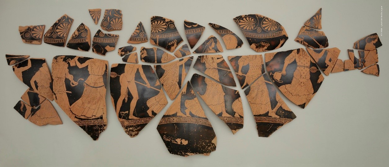 Vue des fragments antiques après le démontage intégral de l’amphore ©C2RMF/ Michel Bourguet