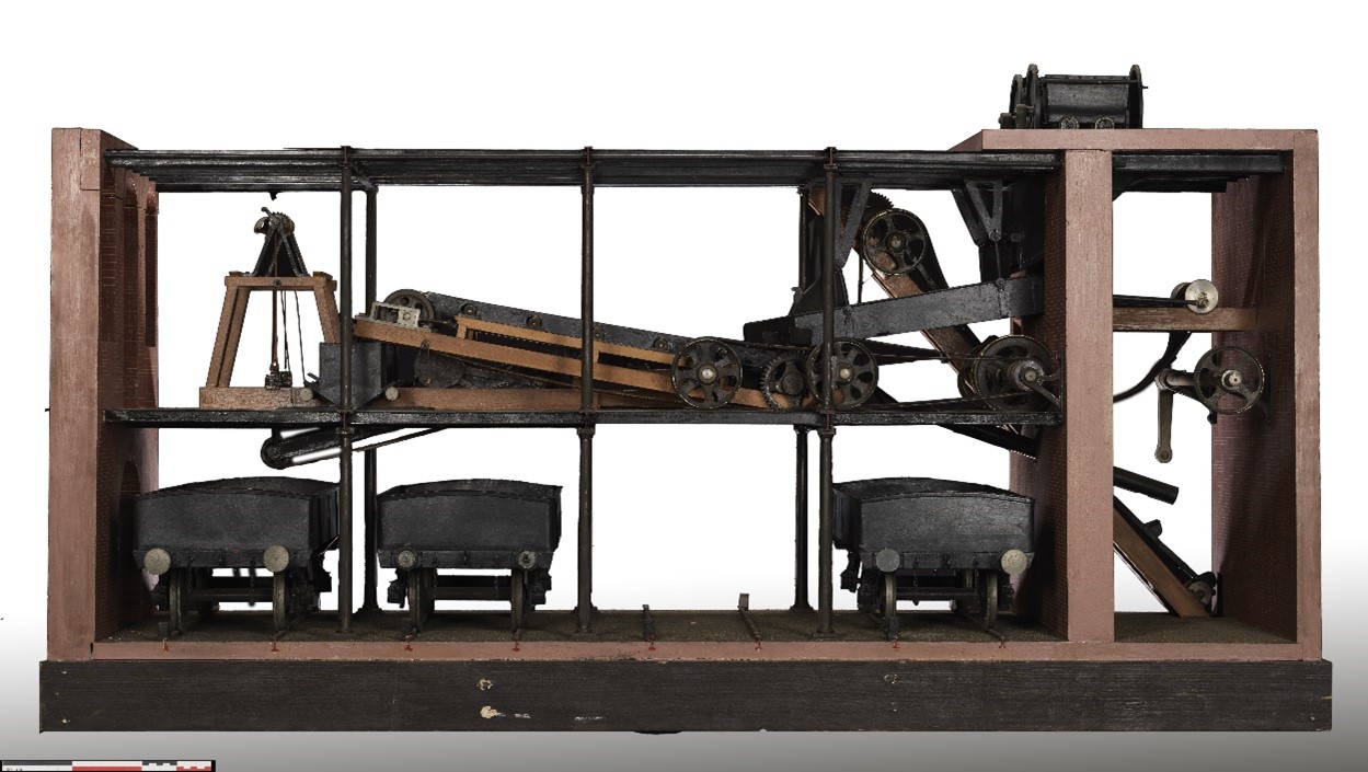 1. Modèle de triage mécanique du charbon, avant restauration. ©C2RMF, Alexis Komenda et Anne Maigret