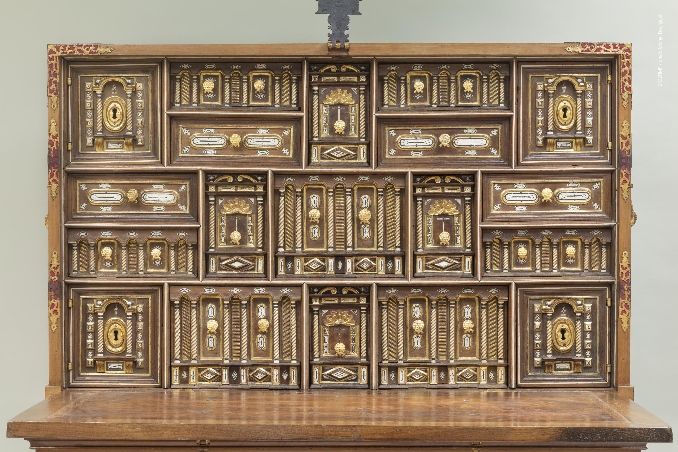 abattant ouvert, partie haute, face, après restauration, Michel Bourguet.jpg