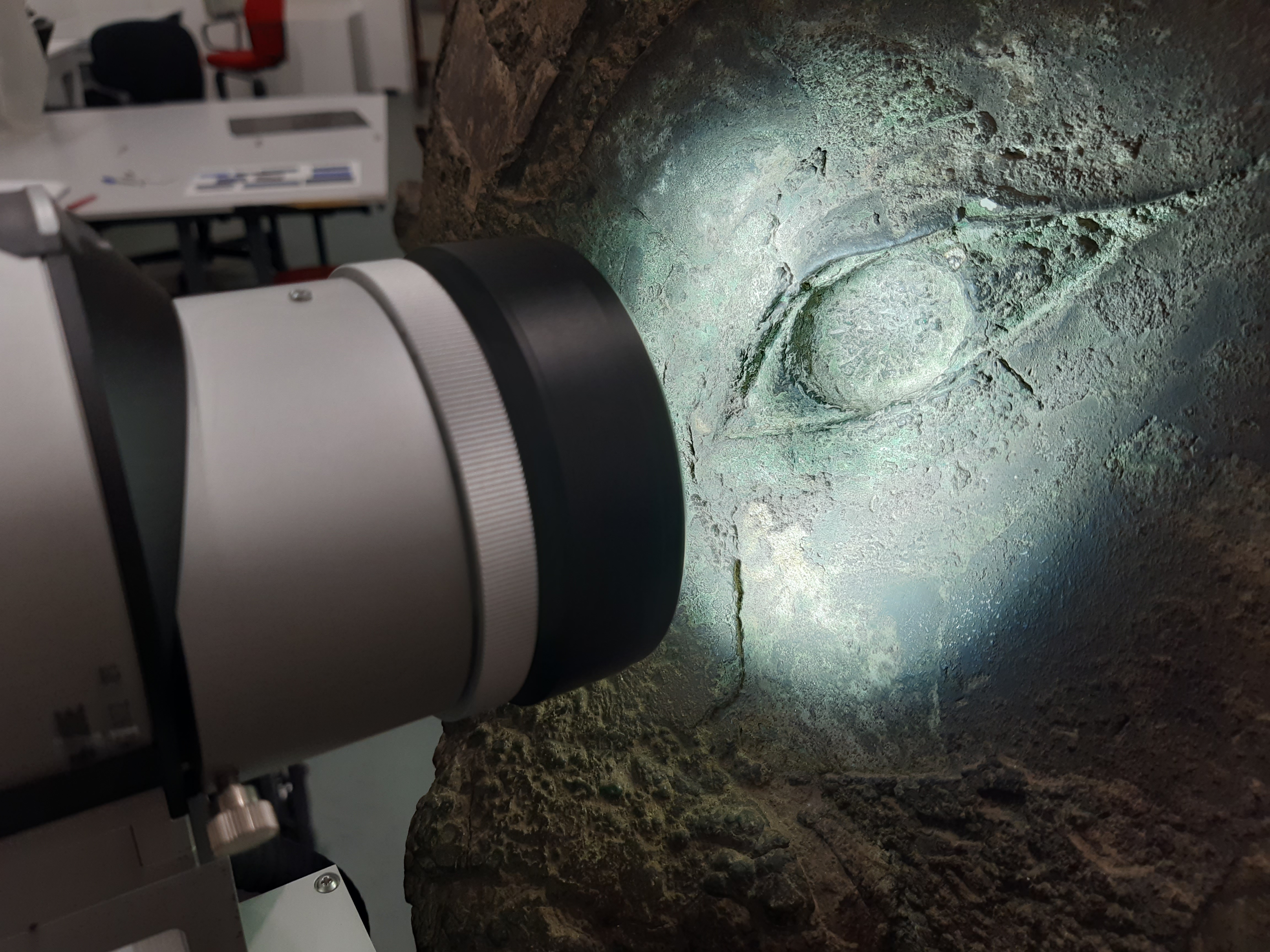 Analyse HIROX au C2RMF - Détail sur un œil du buste