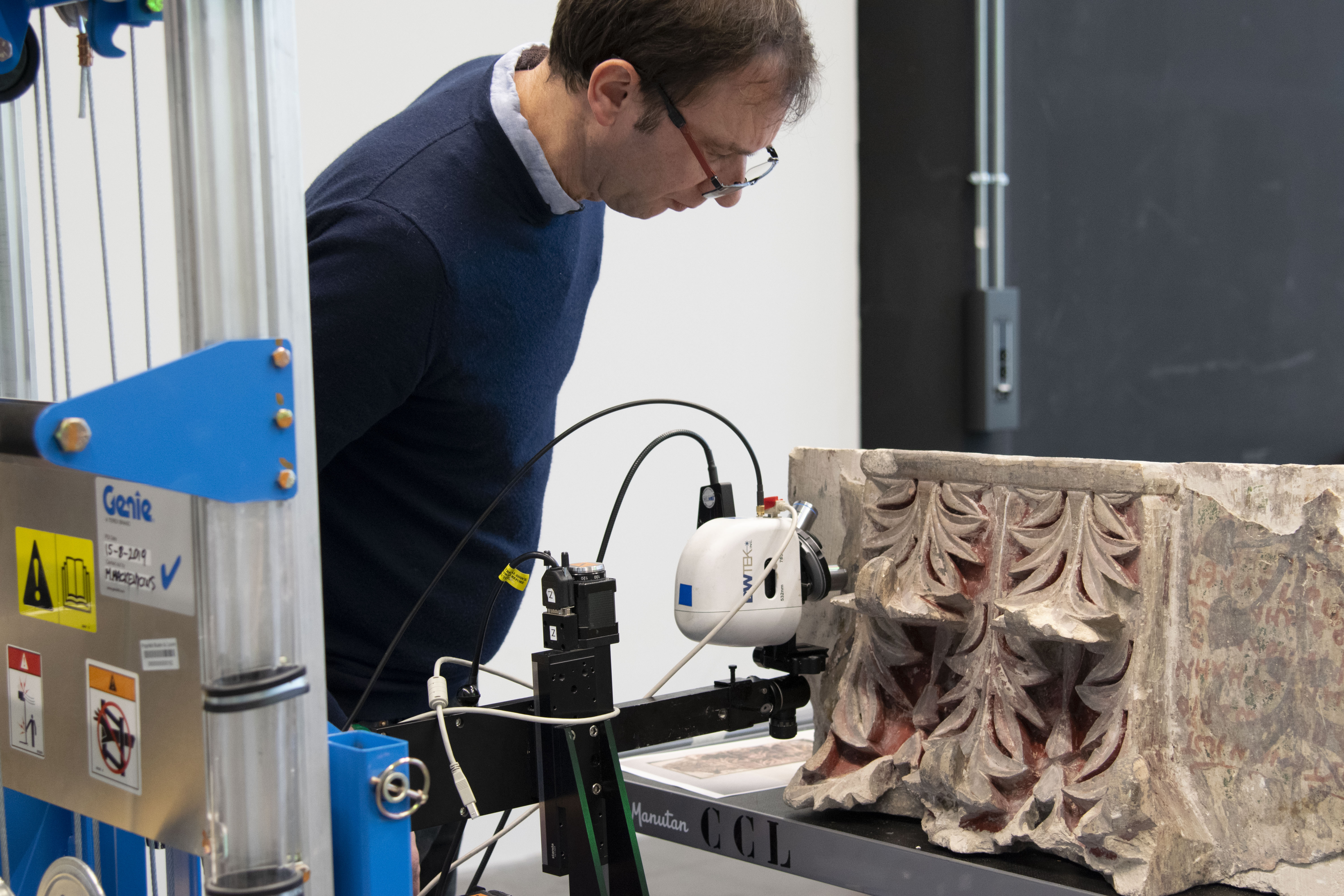 Utilisation du spectromètre RAMAN dans la réserve du Louvre de Liévin
