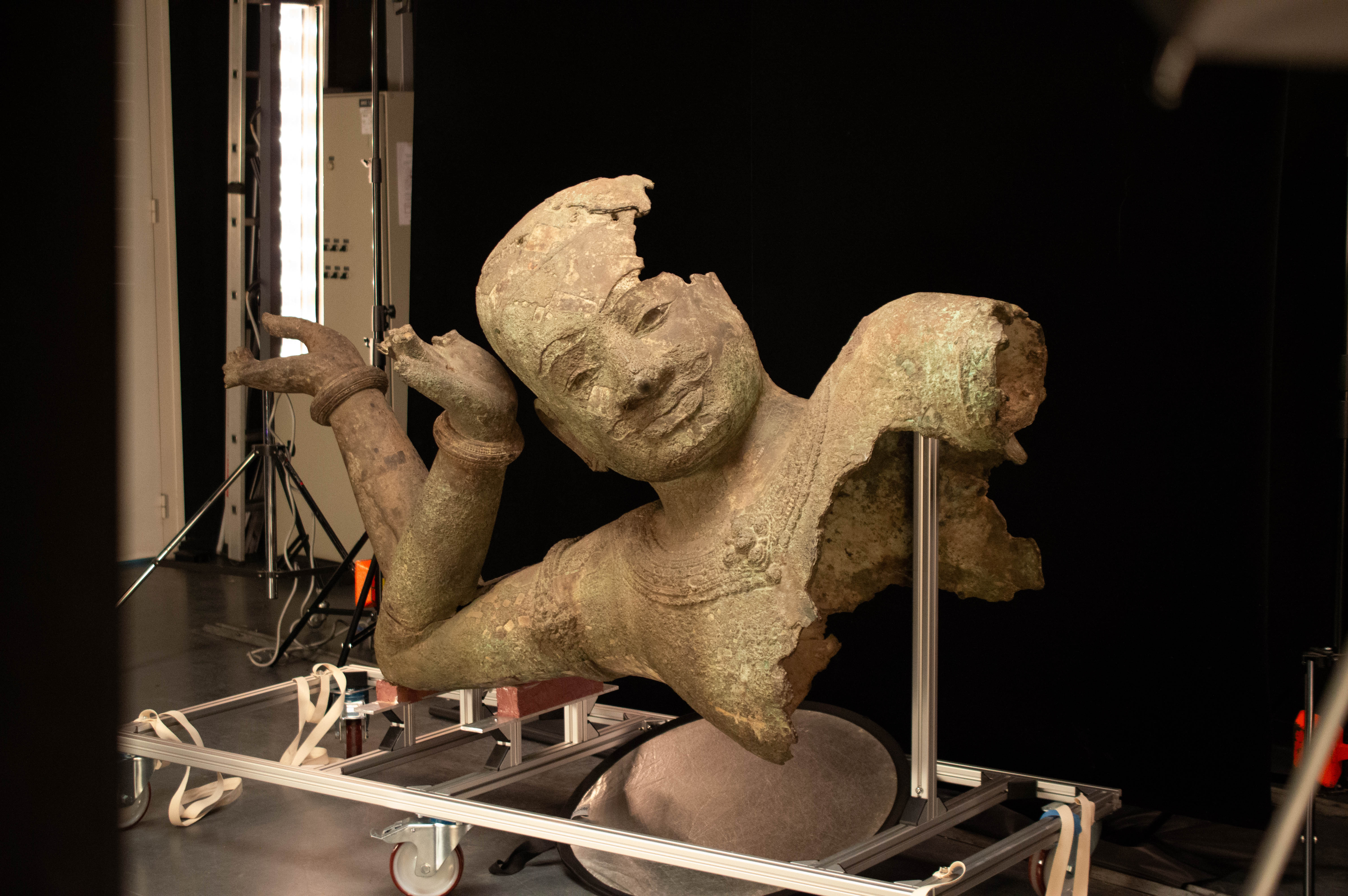 Séance photographie scientifique du buste du Vishnu