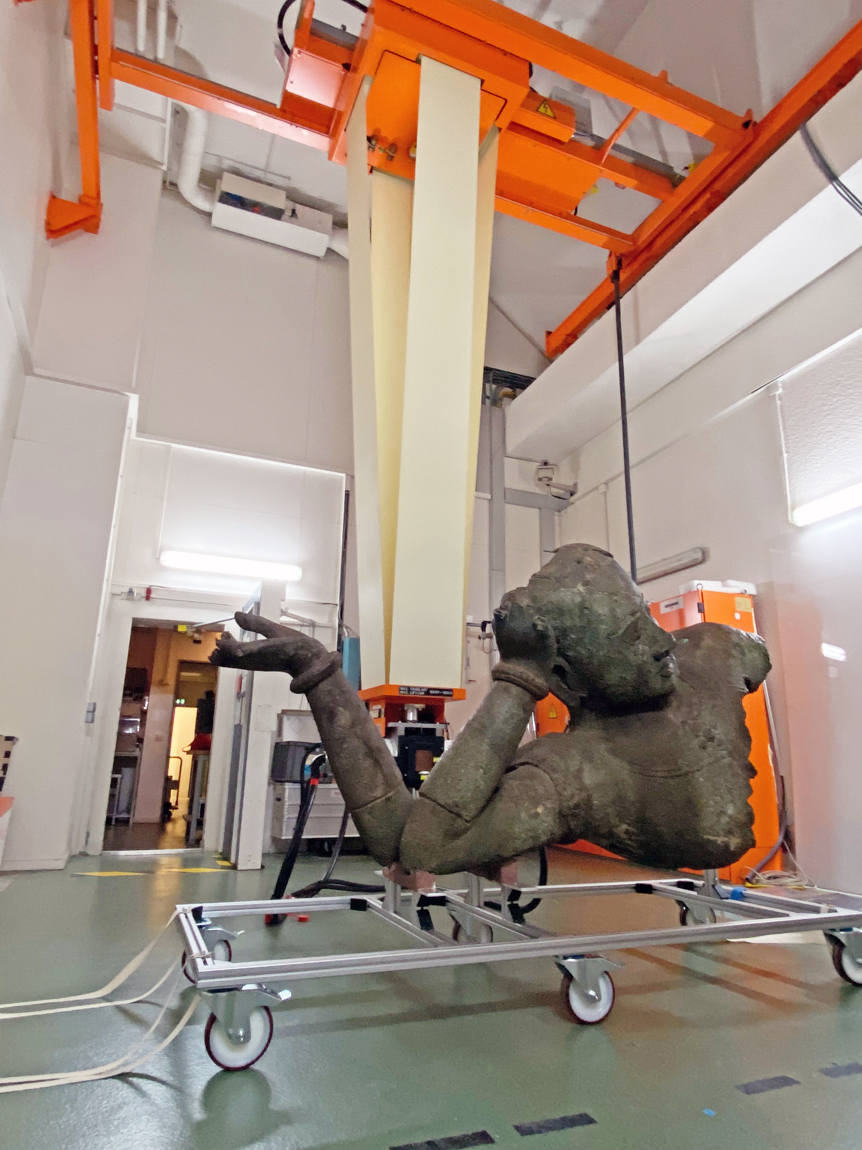 Séance de radiographie du buste du Vishnu