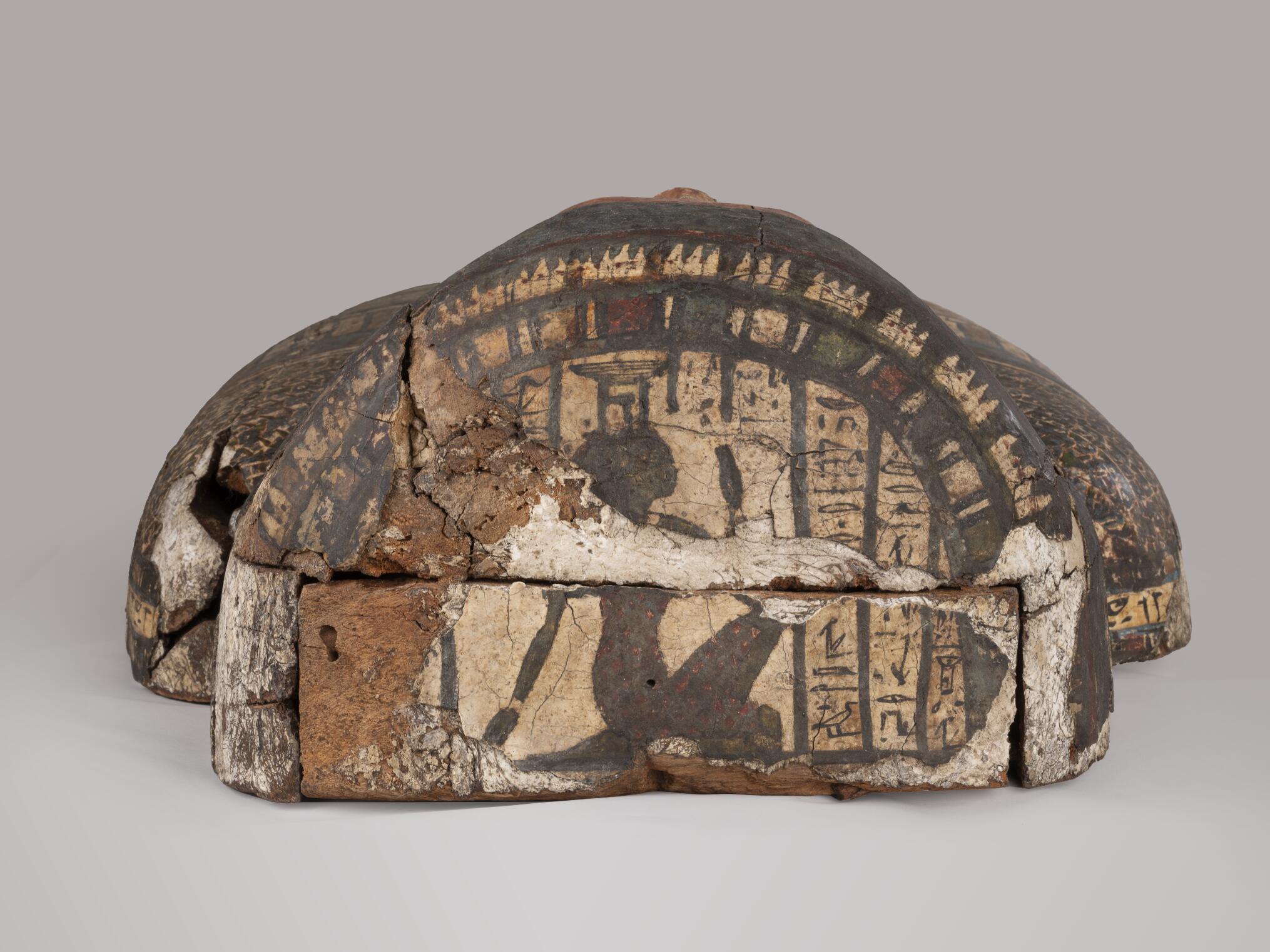 Vue du dessus de la tête du couvercle du sarcophage