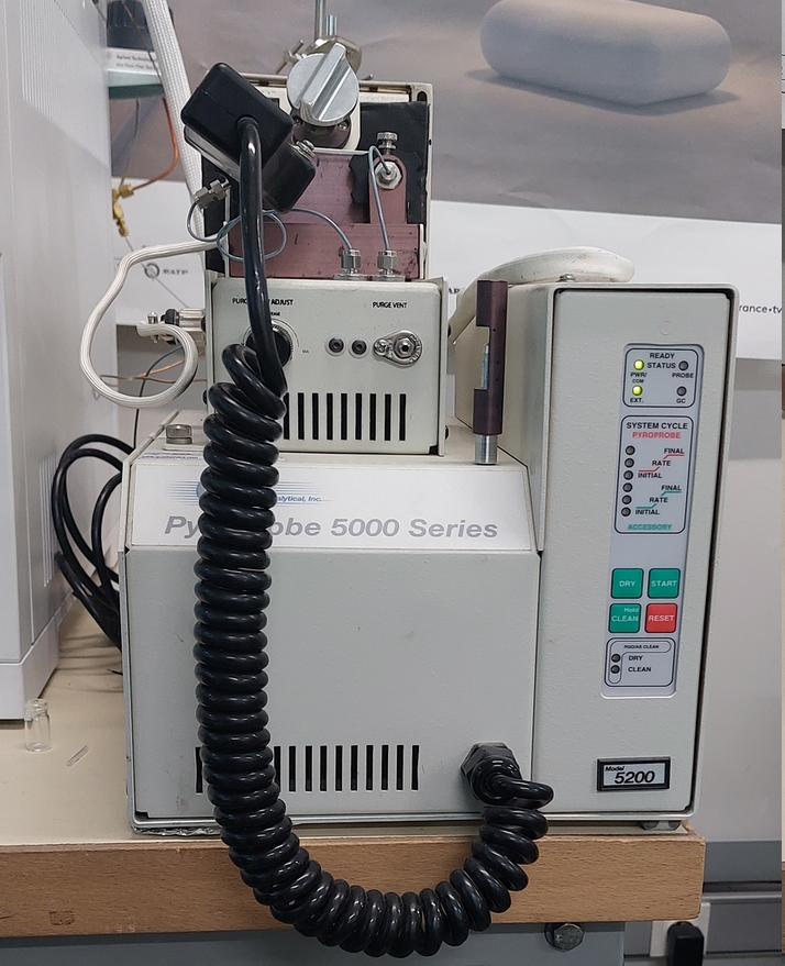 Pyrolyseur CDS pyroprobe 5200 acquis en 2013 et aujourd’hui installé sur un GC-FID pour aider au développement de nouveau protocole  © C2RMF / N. Balcar