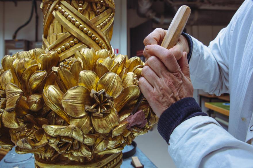 Détail d'une des Torchères de la salle du trône de Louis XVIII aux Tuileries, Bouquet de fleurs.