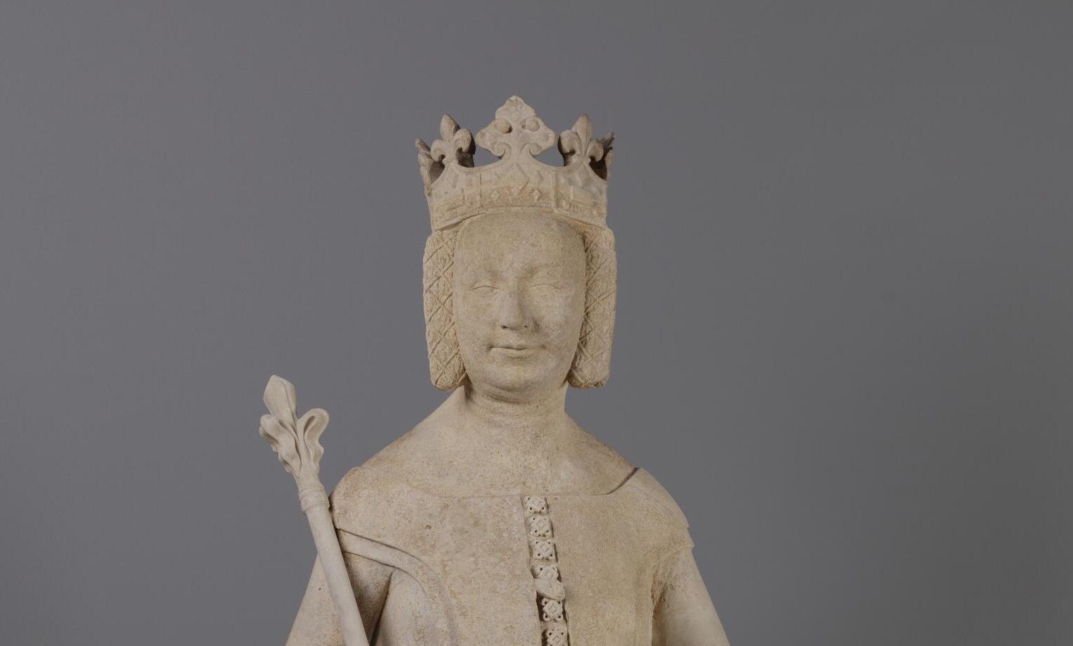 Détail de la sculpture de Jeanne de Bourbon après restauration